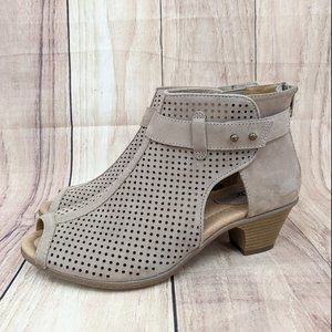 EARTH Shoes Intrepid Sandal 8M Taupe Ankle Boot Peep Toe Perforated Nubuck Upper
